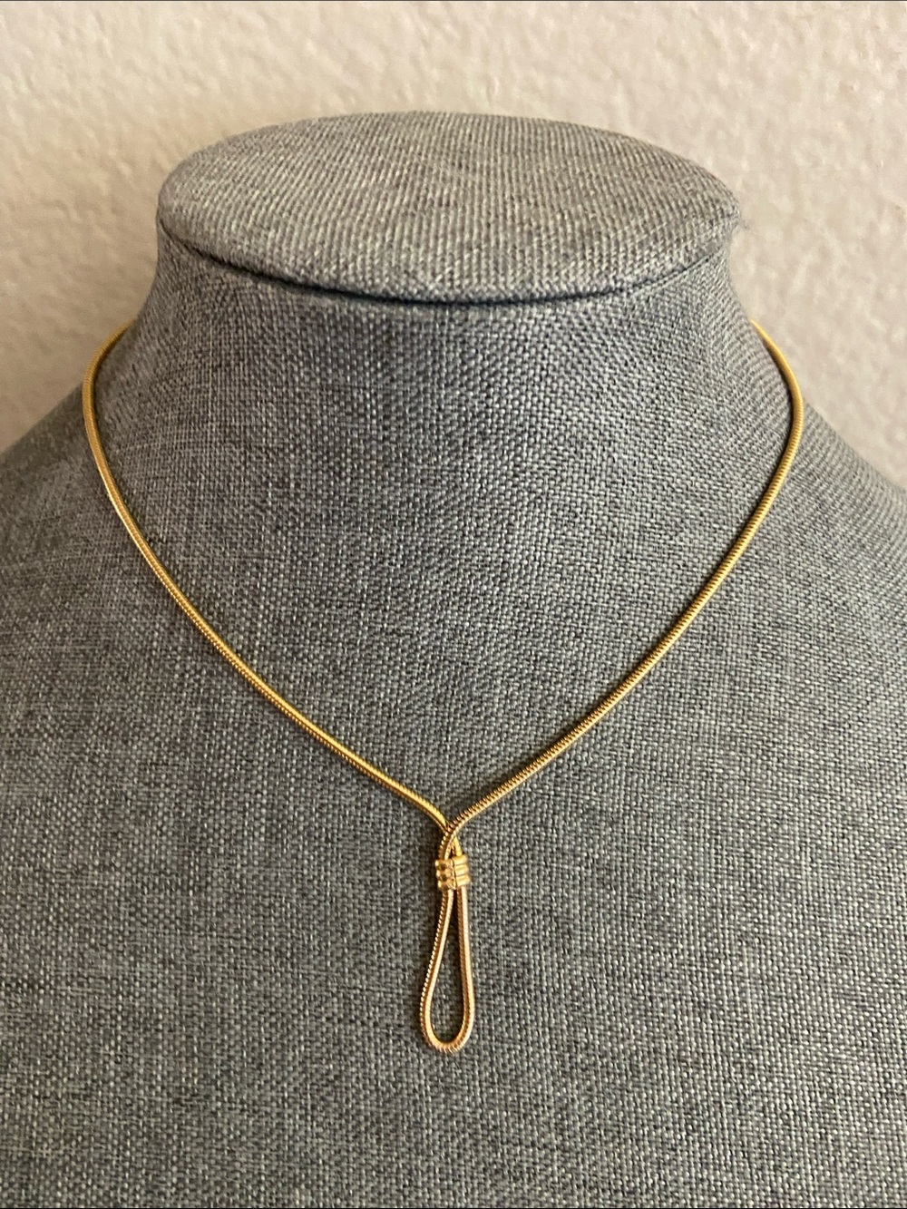Vintage AVON Gold Loop Lariat Necklace